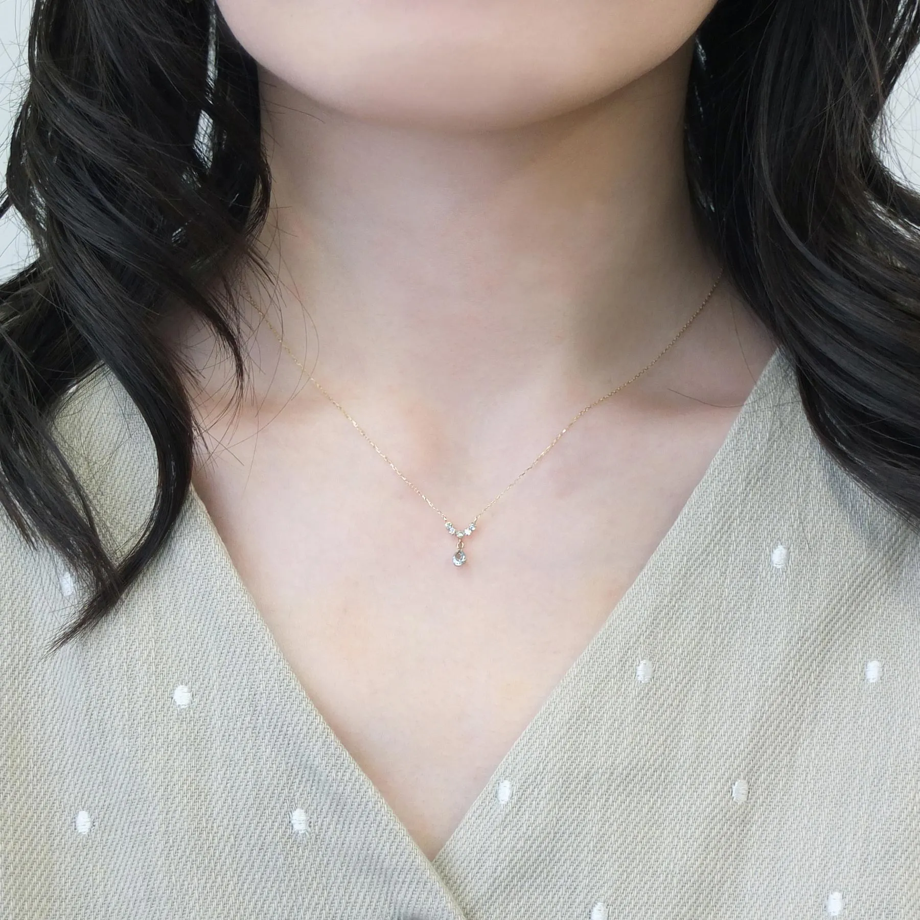 10K Yellow Gold Aquamarine Swinging Necklace