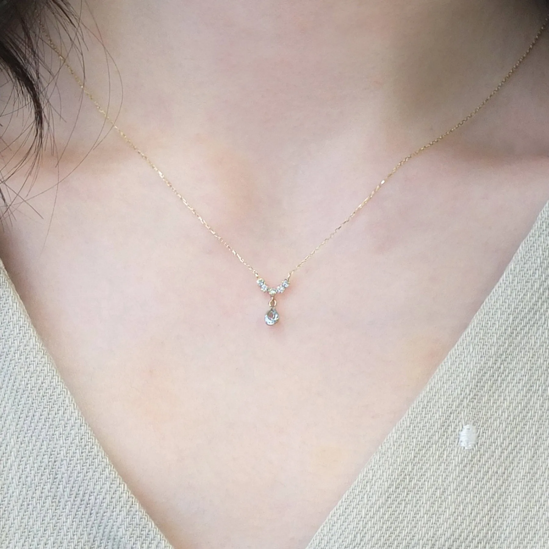 10K Yellow Gold Aquamarine Swinging Necklace